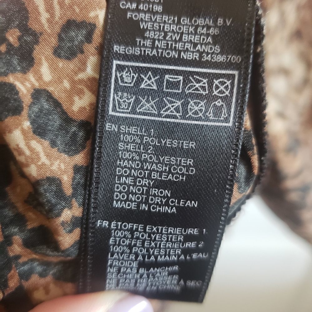 ‎FOREVER 21 Leopard Print Button Down Top - Picture 6 of 6